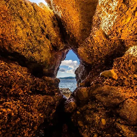 Sea Edge - Three Bedroom With Sea View *