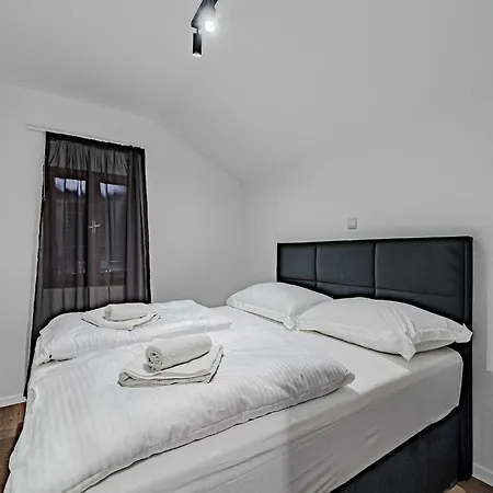 Sea Edge - Three Bedroom With Sea View *