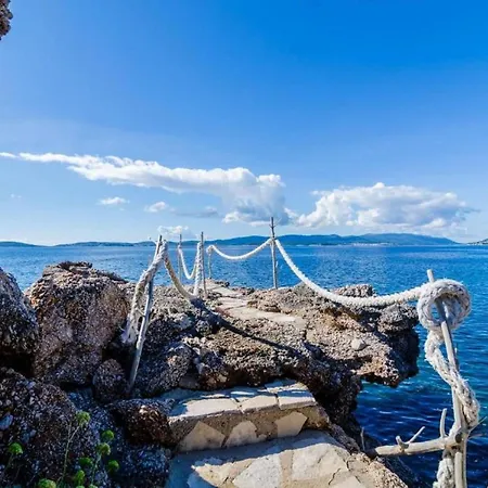 Sea Edge - Three Bedroom With Sea View *