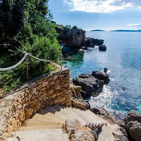 Sea Edge - Three Bedroom With Sea View Villa