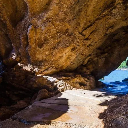 Villa Sea Edge - Three Bedroom With Sea View *