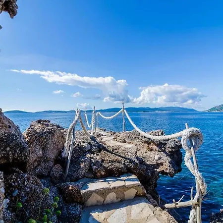 Villa Sea Edge - Three Bedroom With Sea View *