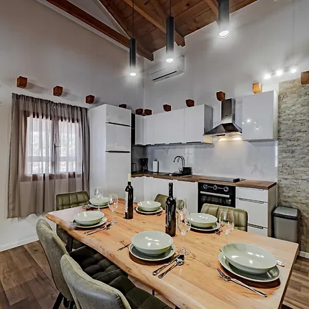 Sea Edge - Three Bedroom With Sea View *