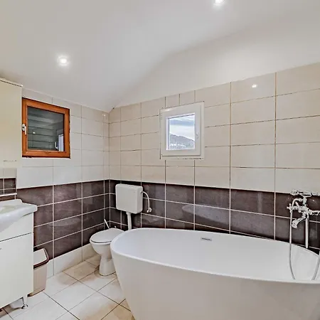 Sea Edge - Three Bedroom With Sea View Villa