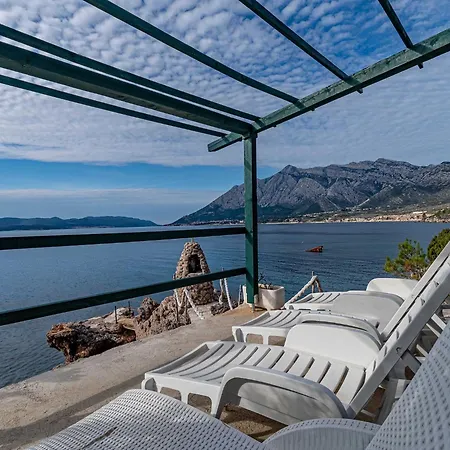 Sea Edge - Three Bedroom With Sea View *