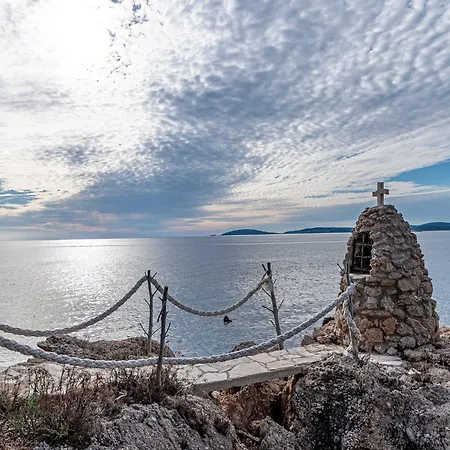 Sea Edge - Three Bedroom With Sea View *